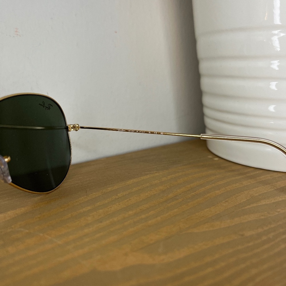 Ray-Ban Aviator classic Sunglasses in gold. - Picture 5 of 9